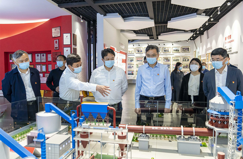 南通市委常委、組織部部長封春晴率隊赴江蘇鵬飛集團調研